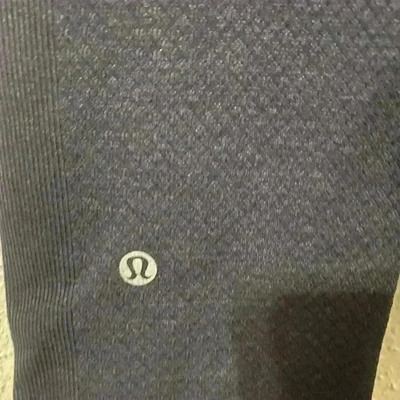 Lululemon Navy Blue Size 2 High Rise Waist, Cuff around Bottom. - Picture 3 of 5